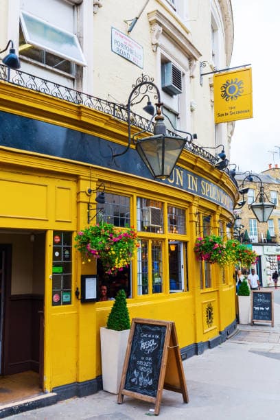 Best Places to Eat in the UK: Top Restaurants & Hidden Gems Savor the Best Flavors the UK Has to Offer!